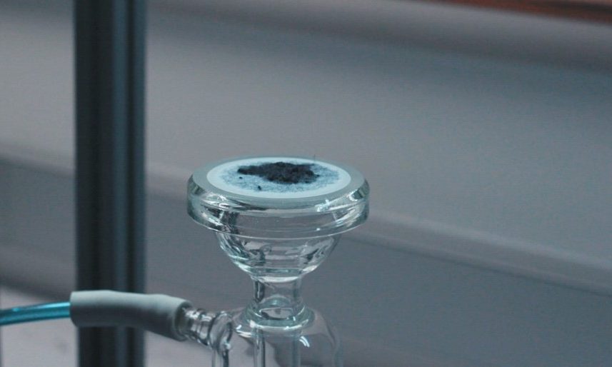 Bild von Faserfragmenten, bekannt als Mikroplastik