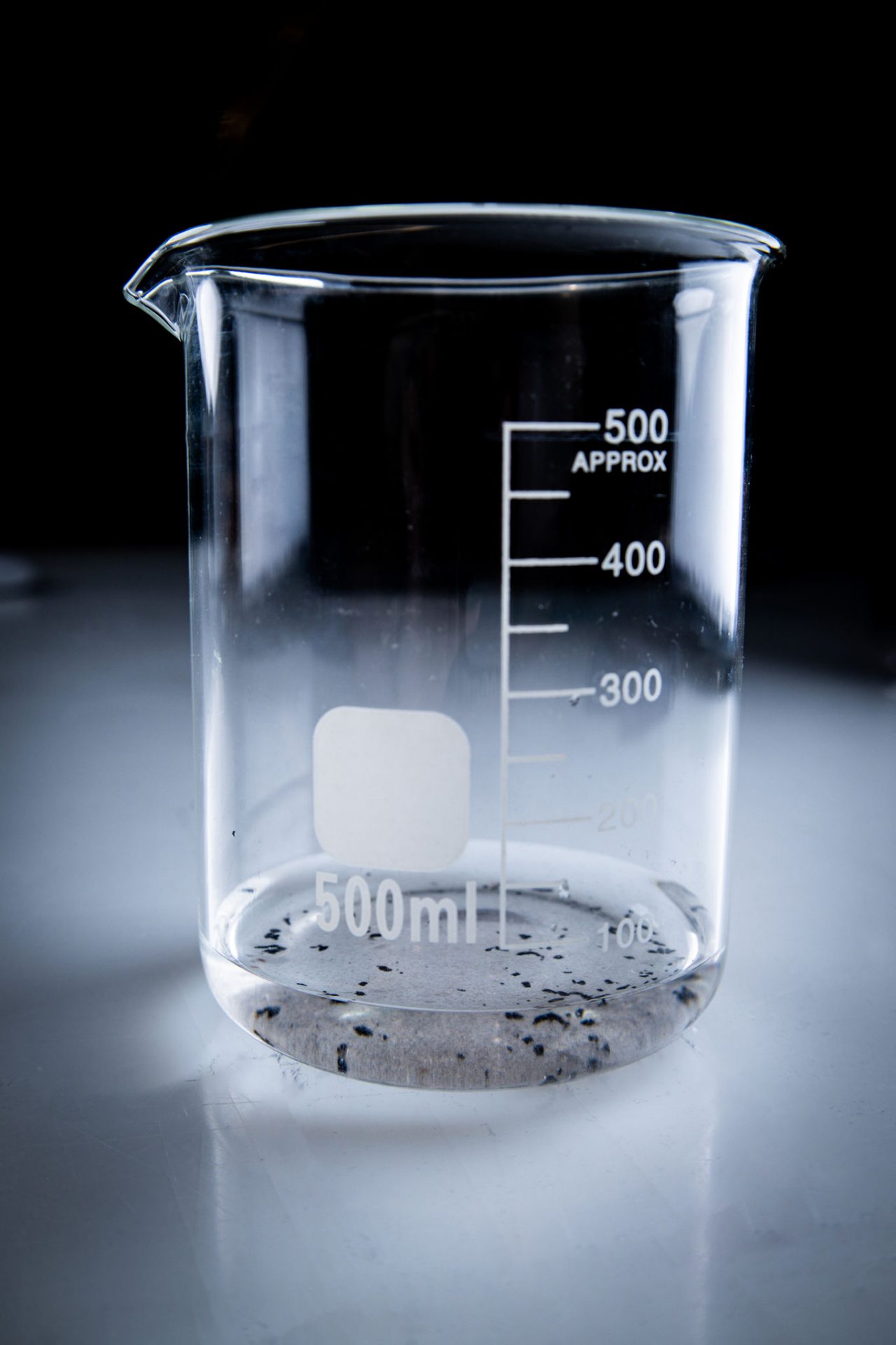 Beaker with fiber shed