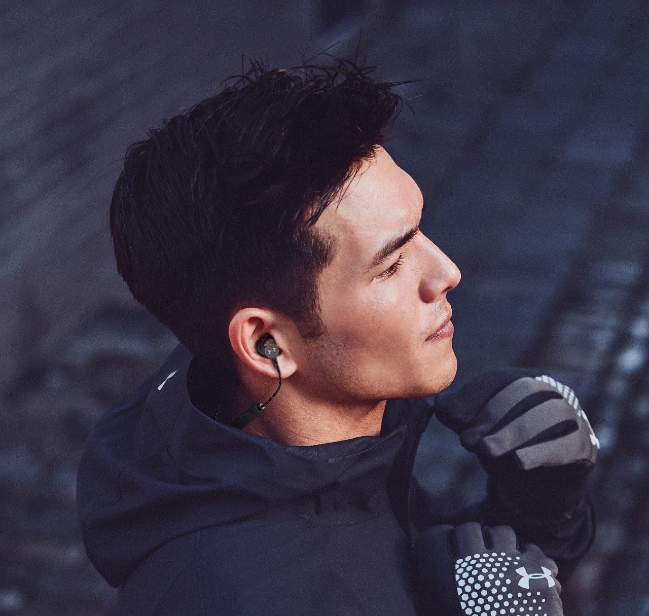 The UA® Sport Wireless React are built to stay in place during short and long distance runs or workouts with their lightweight, in-ear design.