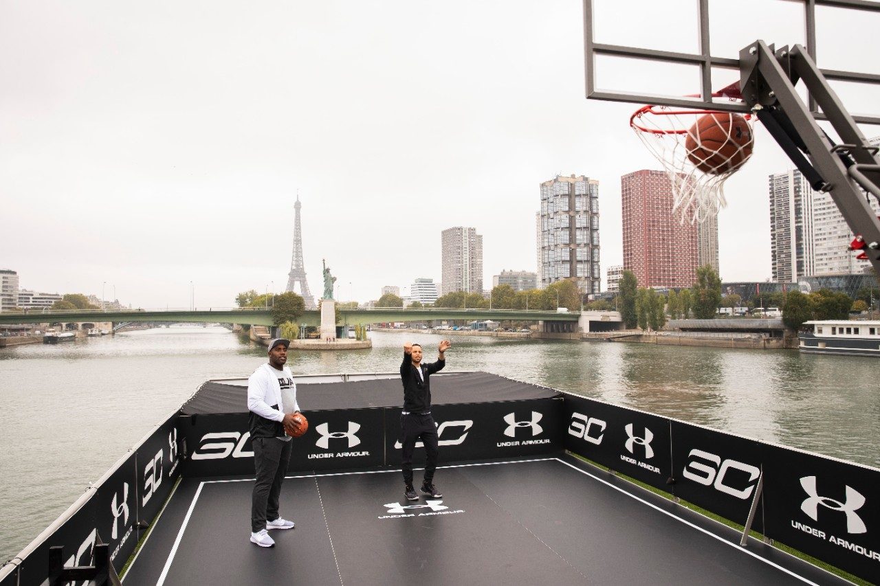 Stephen Curry takes on fellow Under Armour athlete and French judoka Teddy Riner while making a stop in Paris along his international tour