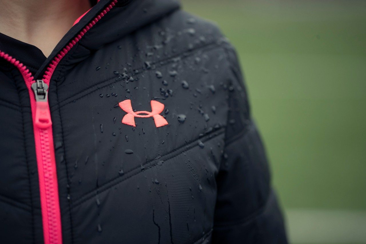 UA Storm keeps you dry in rain or storm, without sacrificing breathability. 