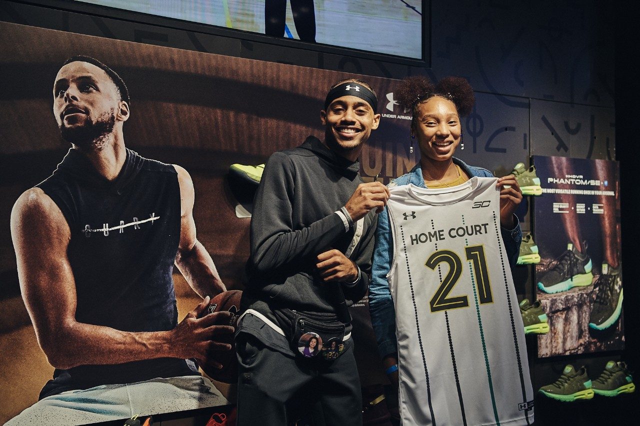 "BDot" presented local youth players with custom jerseys 