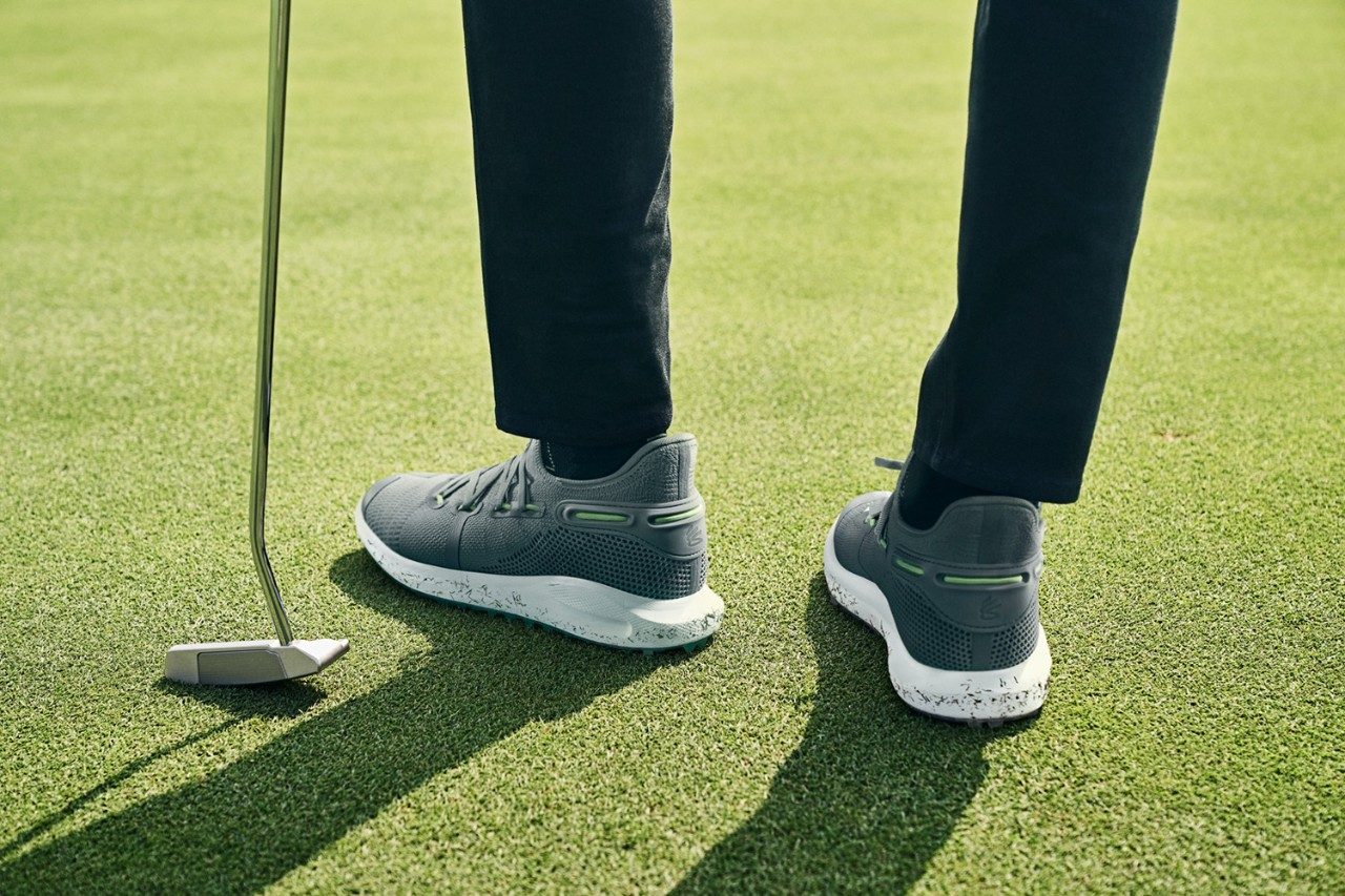 The Rotational Resistance Traction technology used in the Curry 6 SL creates traction through resistance - in both vertical and horizontal directions - to help keep the feet planted throughout the duration of a golf swing.