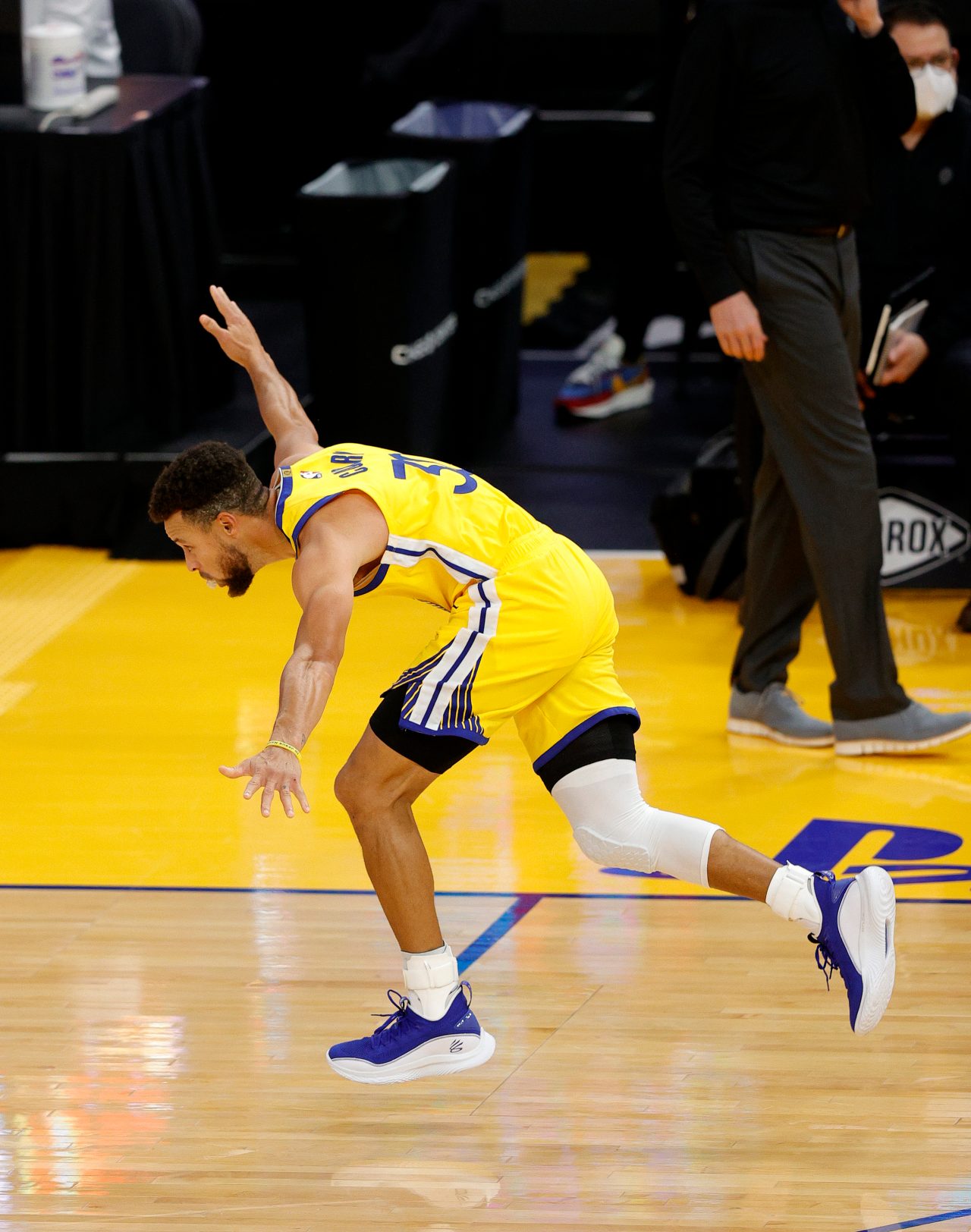 STEADY AS IT FLOWS: Stephen's Career Night in the Curry 8