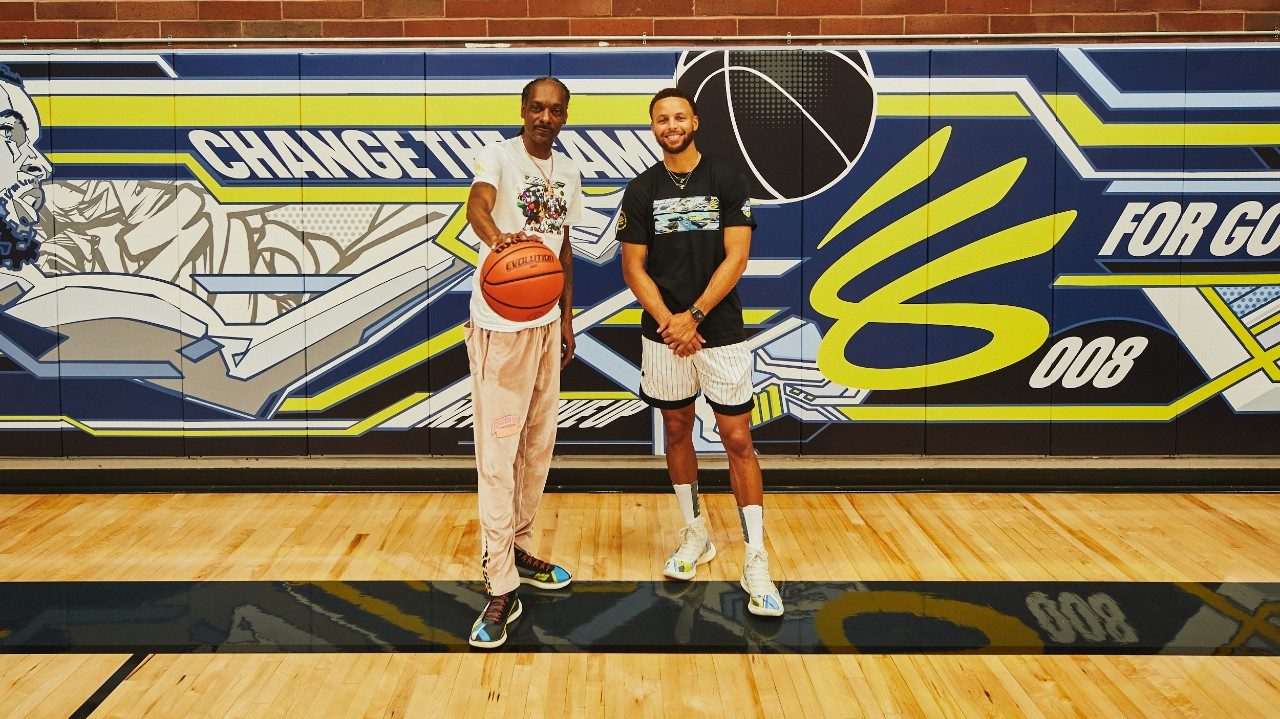 Stephen and Snoop Team Up for Youth Hoops