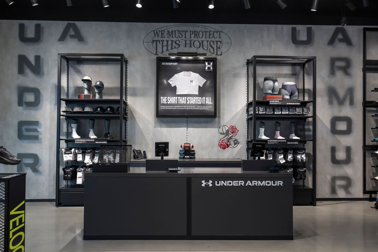 Tyson's Corner Sports House Display