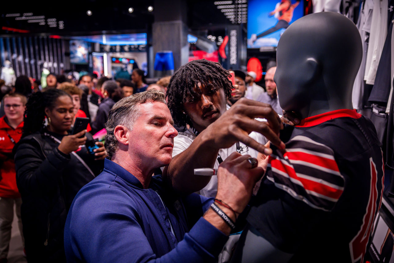 Tyson's Corner KP Signing