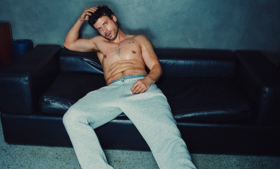 François Arnaud in UA Icon Fleece pant