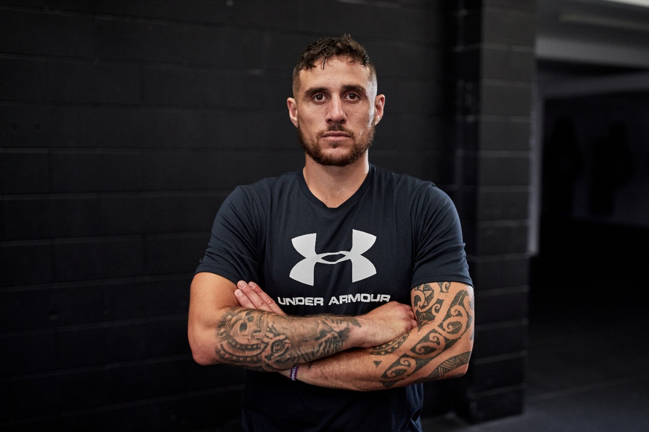 TJ Perenara se une a Under Armour