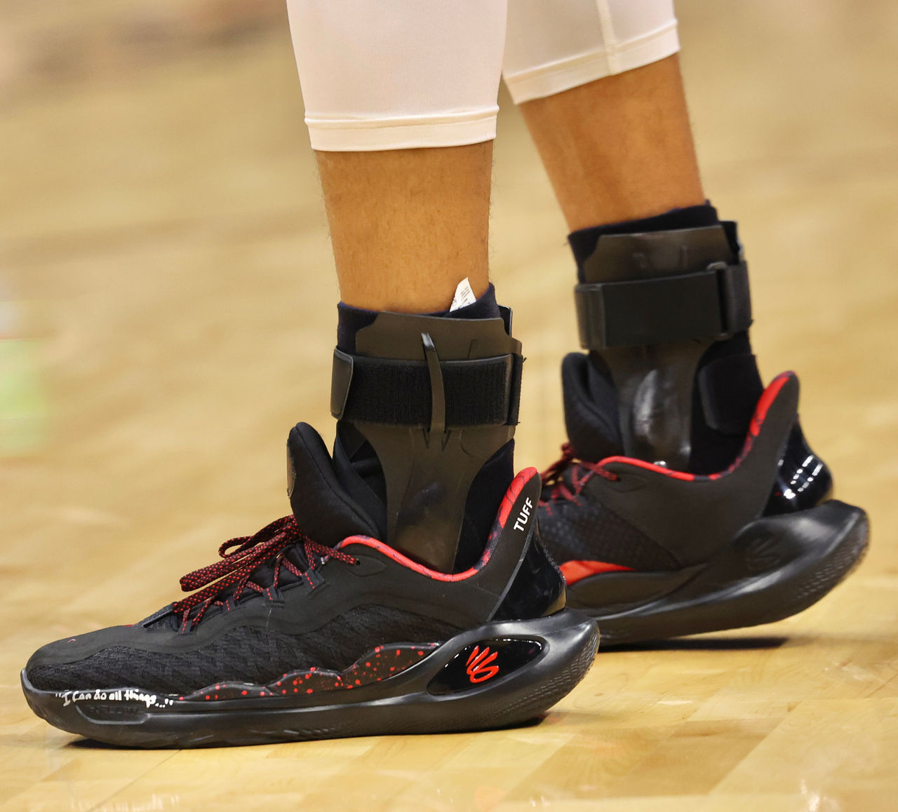 Curry Brand + TUFF CROWD unen fuerzas