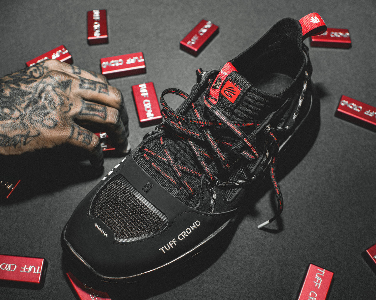 Curry Brand + TUFF CROWD unen fuerzas