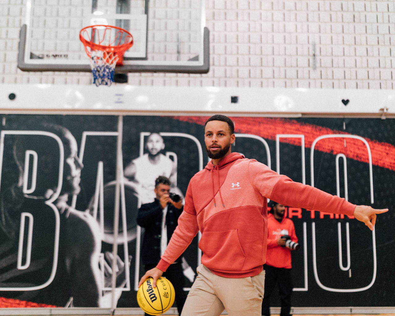 Stephen Curry en la cancha de baloncesto