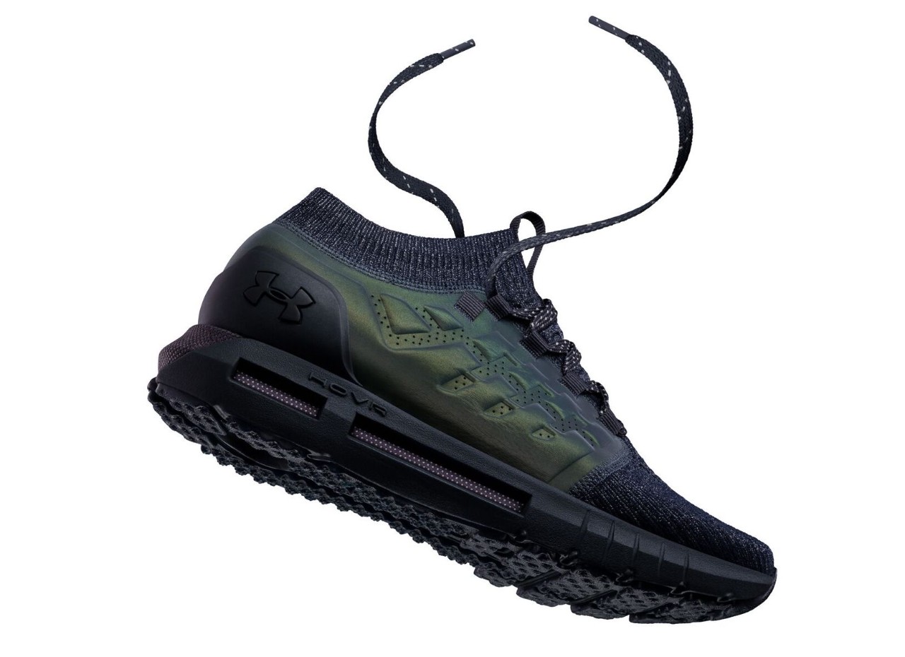 Male Runner HGG18 UA HOVR™ Phantom Connected
