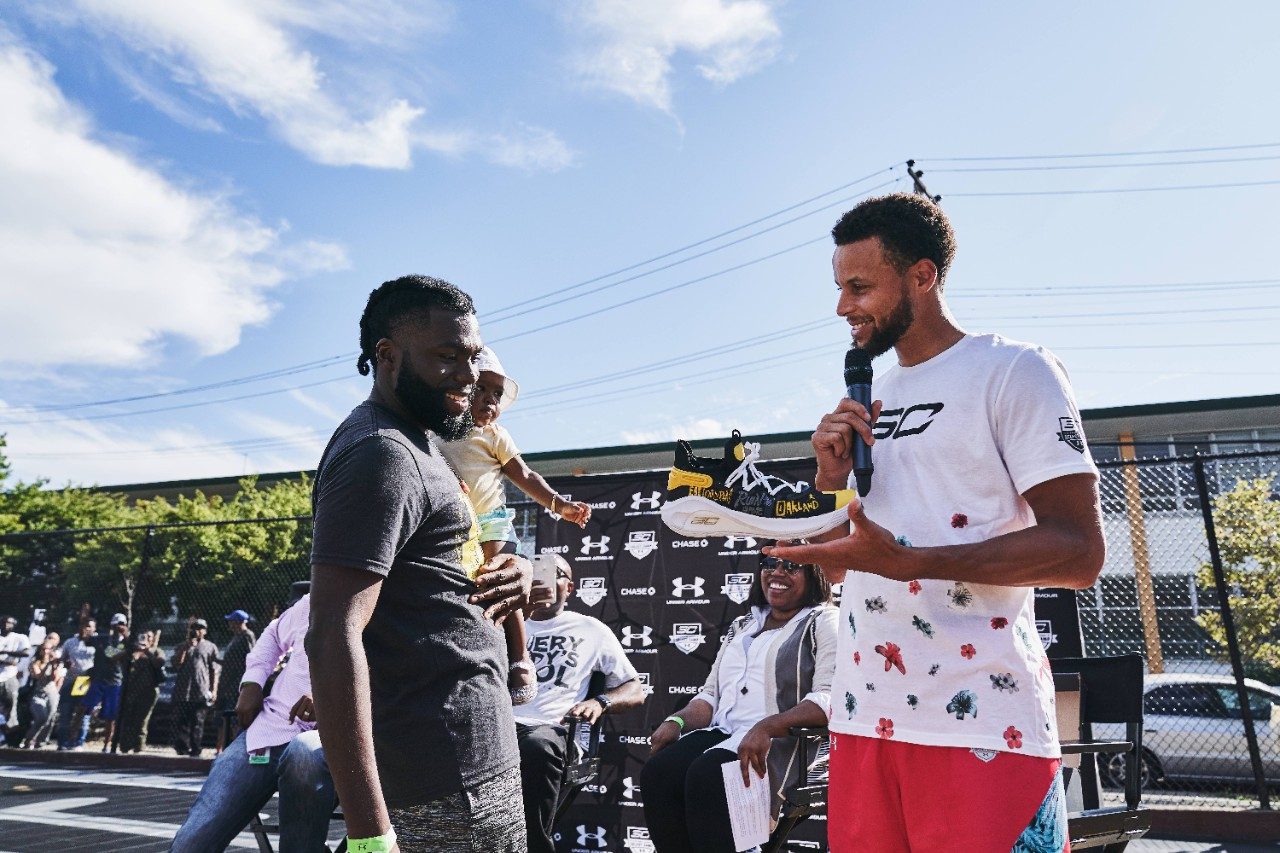 Stephen gifts Nimrod Cain a custom colorway of the Curry 6 featuring the refurbished Concordia Park court graphic.