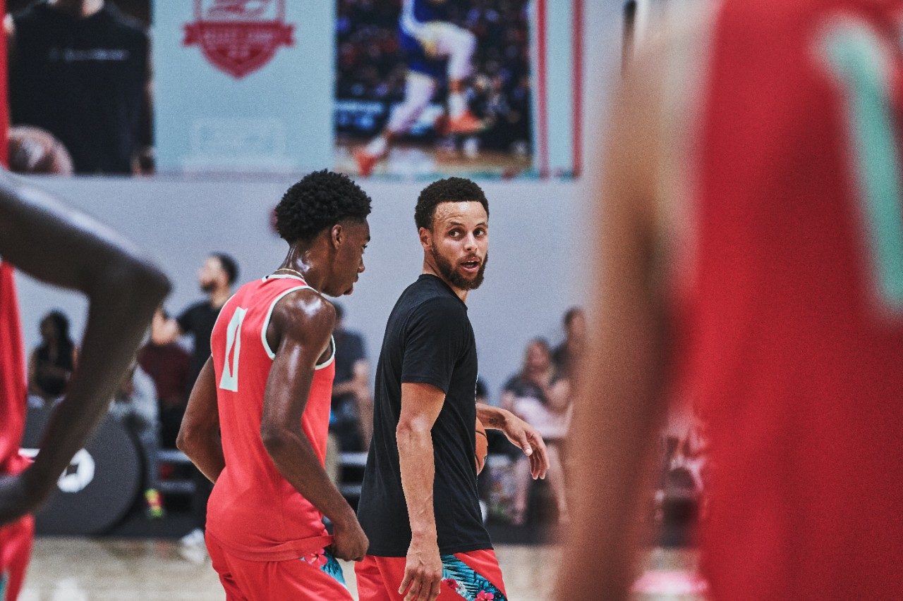 Stephen coaches Quadry Adams during a scrimmage
