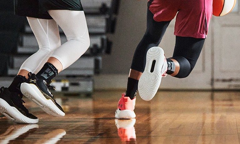 HOLIDAY GIFTS THAT ALL SPORTS ENTHUSIASTS ARE PINE-ING FOR