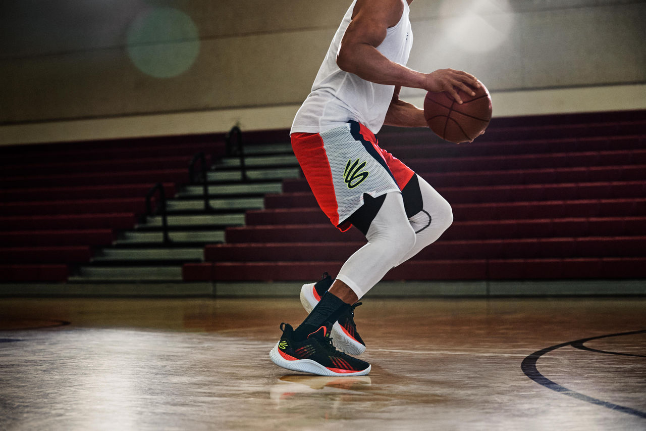 Stephen Curry Playing in Curry Flow 10