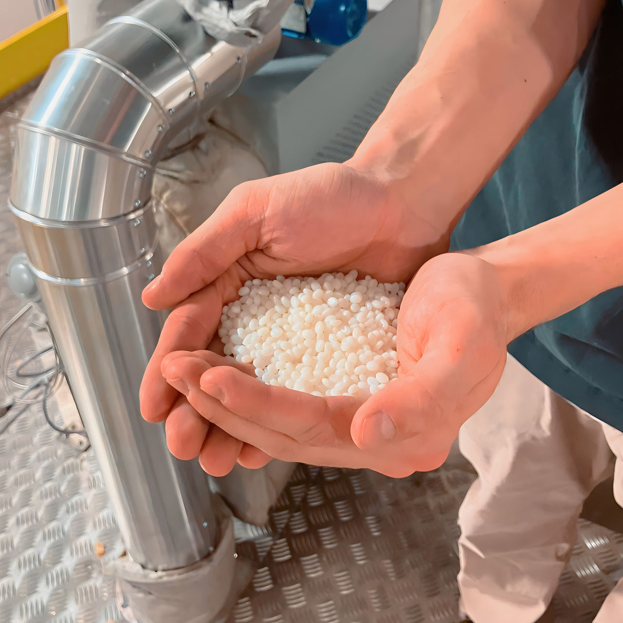Polymer pellets prior to extrusion and spinning