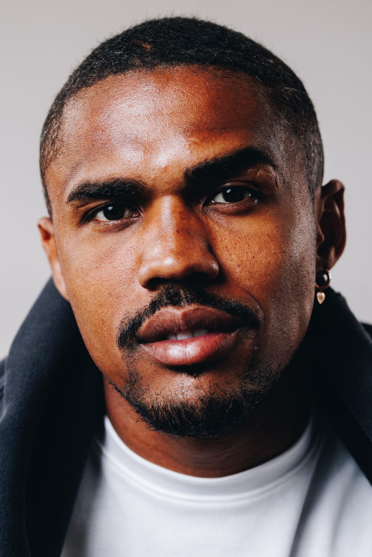 Douglas Costa Headshot